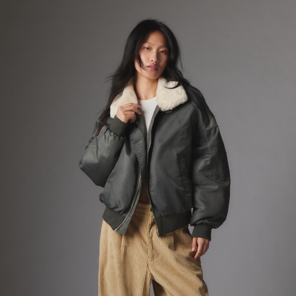 Lioness CARLA PUFFER bomber jacket Urban outfitters M medium New without tag